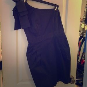 Cocktail dress. One shoulder