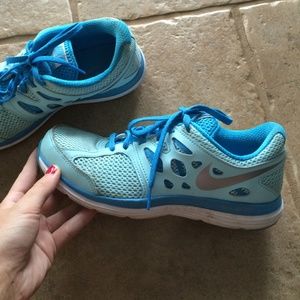 Nike Dual Fusion tennis shoes