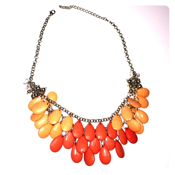 Francesca's necklace. Gorgeous on! - Picture 1 of 2