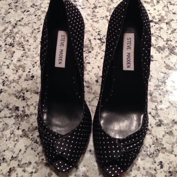 Steve Madden Red, black, white polka dot heels - Picture 2 of 4