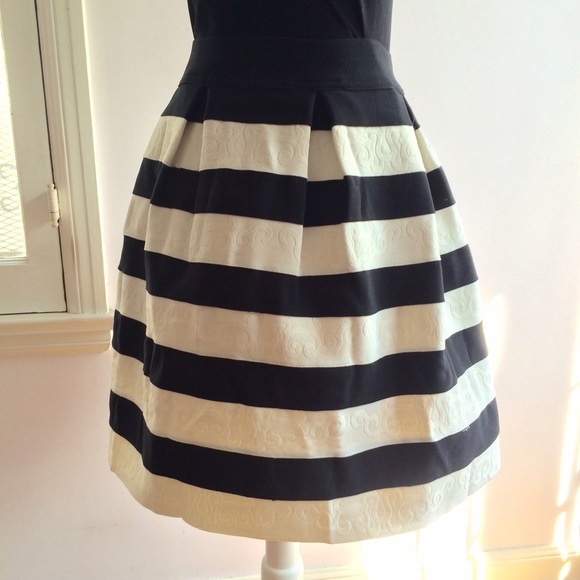 SOLD IN BUNDLE!!!! NWT Black & White Striped Skirt - Picture 2 of 4