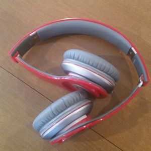 Beats By Dre Solo HD red headphones