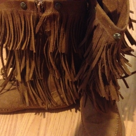 Fringe moccasin boots