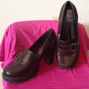 Heeled leather loafers