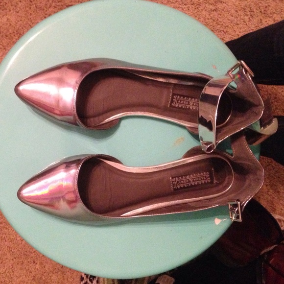 Urban outfitters silver iridescent pointed flats