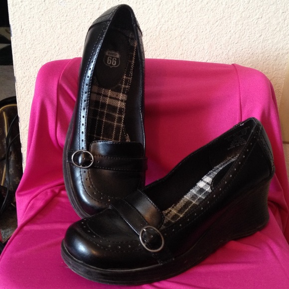 Black wedge loafers