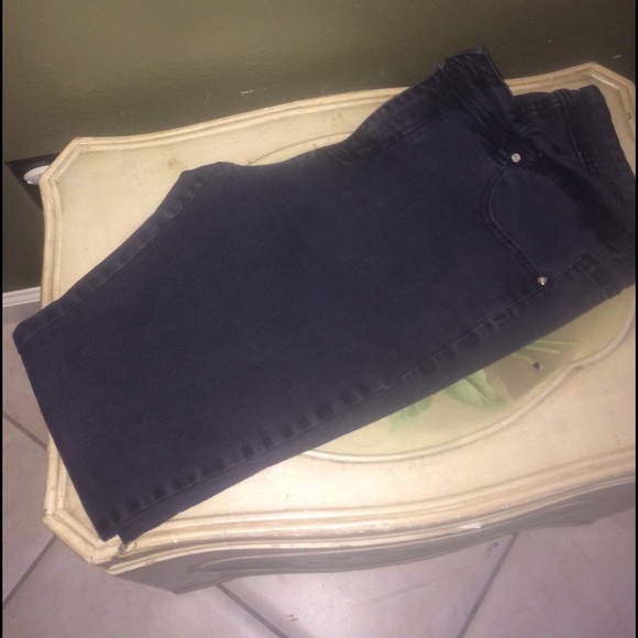 2 for $30 listing Faded Black Skinny jeans - Picture 1 of 3