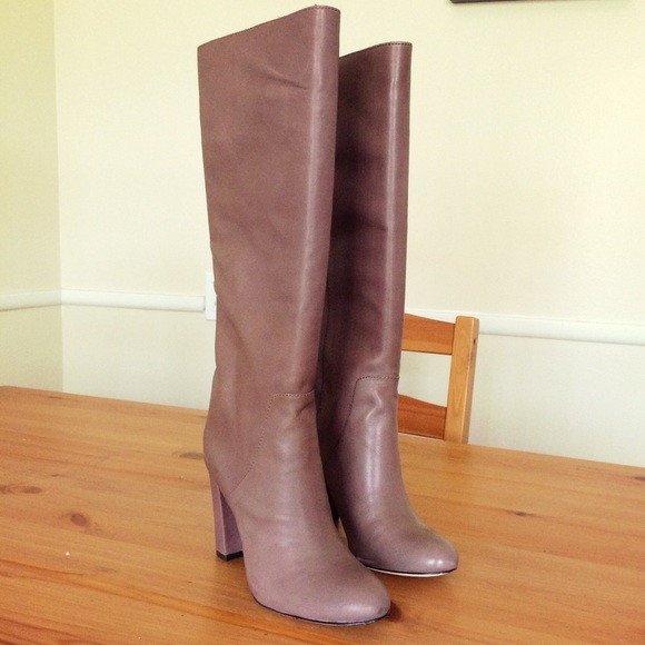 SOLD Vince Camuto Signature Tiona - Picture 3 of 4