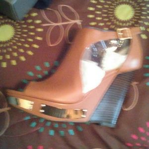 Vince Camuto sandals brand new