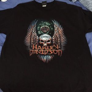 Men's Harley Davidson tee shirt.
