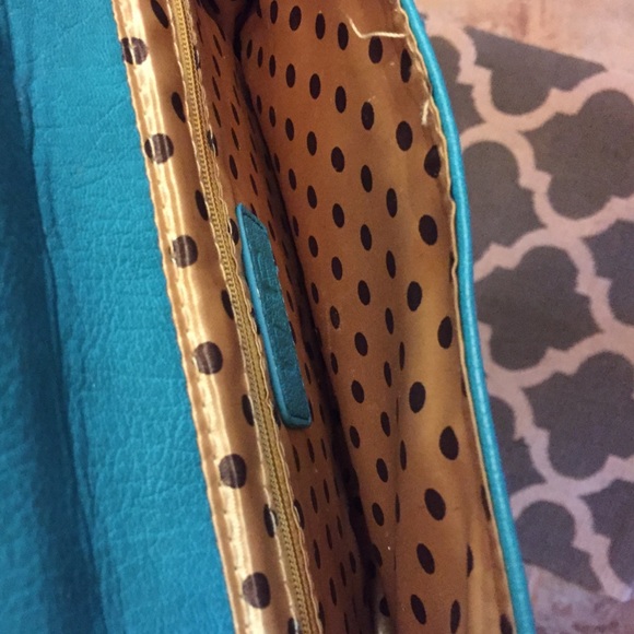 Turquoise clutch 😍 - Picture 2 of 2