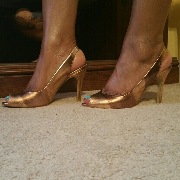 "Gianni Bini" slingback pumps!