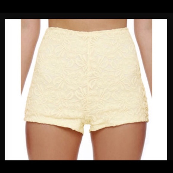 high waisted, white lace shorts!