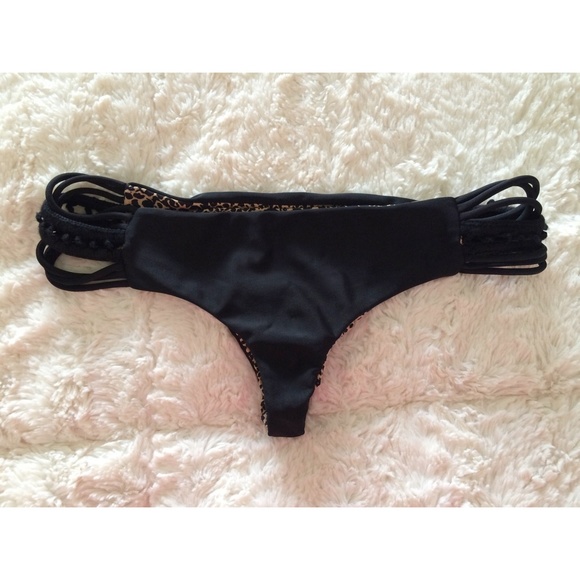 TRADED Acacia pikake bottoms in storm