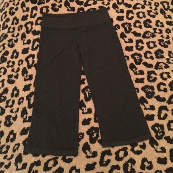 Lululemon groove crop capris black zebra size 6