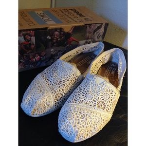 TOMS Natural Crochet Classics (W/ BOX)