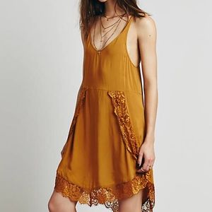 FP // Eyelashes Lace Slip Mustard
