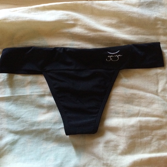 Gaya bottom in black