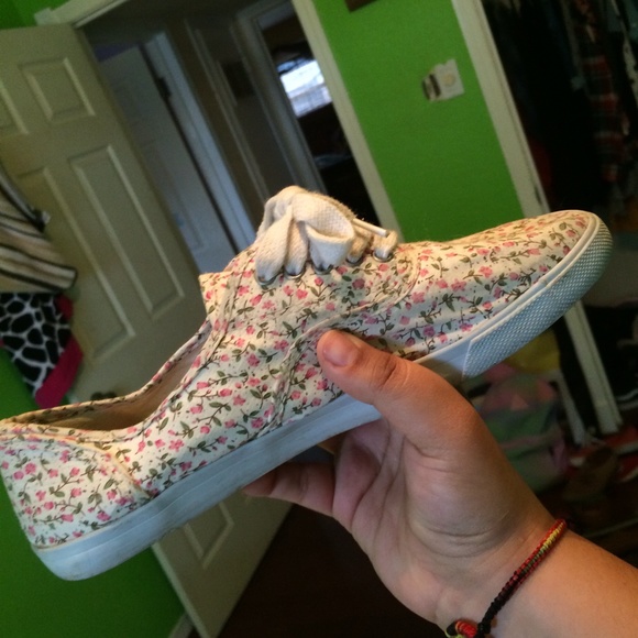 Floral print tennis shoes