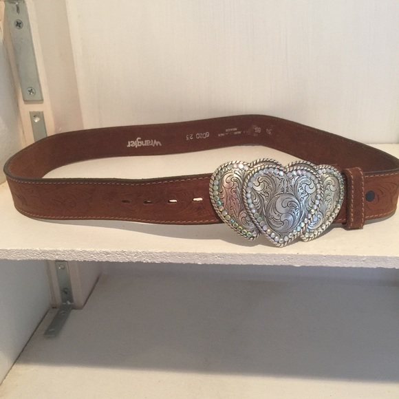 Leather belt with 3 silver hearts
