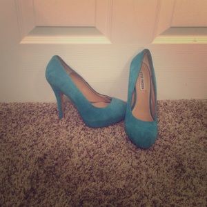 Teal suede Steve Madden heels 😍