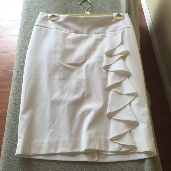 NWT classic white skirt