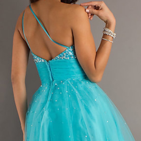Short one strap prom dress! Worn once - Picture 2 of 3