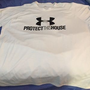 Men's Under Armour tee shirt