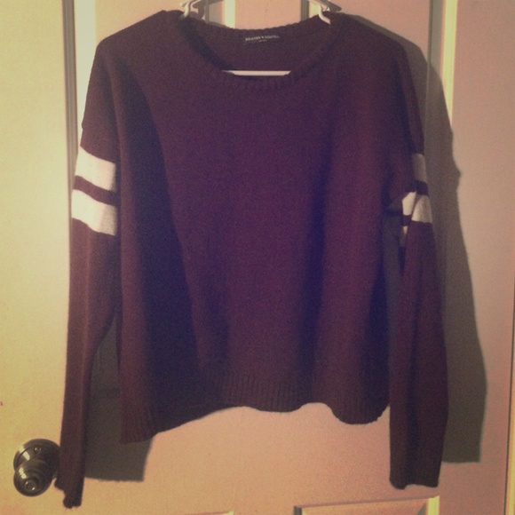 Brandy Melville Cropped Varsity Pullover