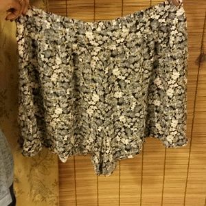 High-waisted floral pattern shorts.