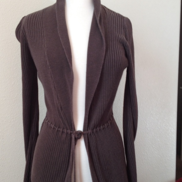 Bought beautiful brown long sweater from BR.. - Picture 2 of 4