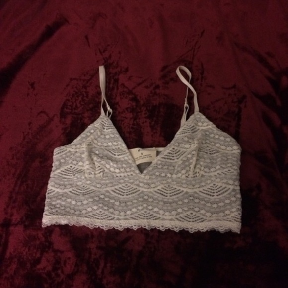 White UO Bralette for @ellaasherr