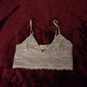 White UO Bralette for @ellaasherr