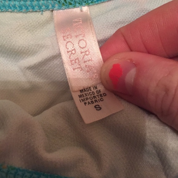 Vitoria's Secret swimsuit - Picture 2 of 4