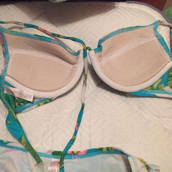 Vitoria's Secret swimsuit - Picture 4 of 4