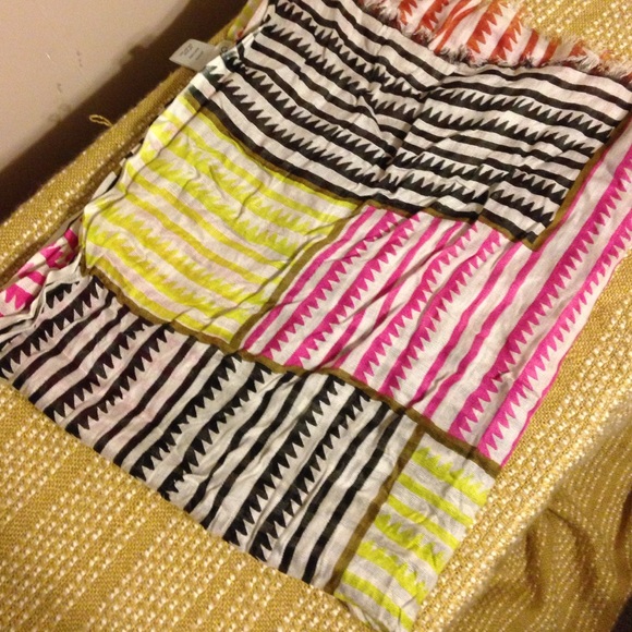 Scarf - Picture 2 of 4