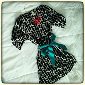 Patterned dress w/ teal belt