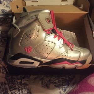 Jordan Retro 6 Valentines Edition. Size 6 Y