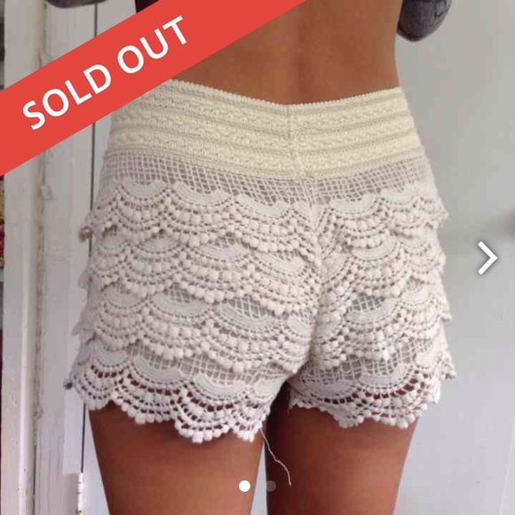 🚫SOLD🚫Lace shorts/skirt🎀
