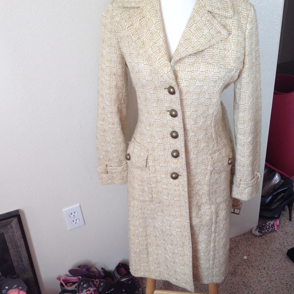 Stunning coat from BR.. Bought here !! - Picture 2 of 4