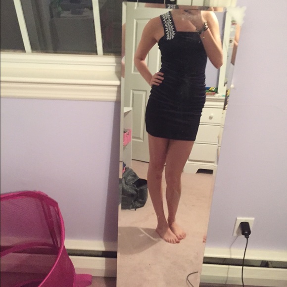 Urban Behavior one shoulder dress - Picture 2 of 4