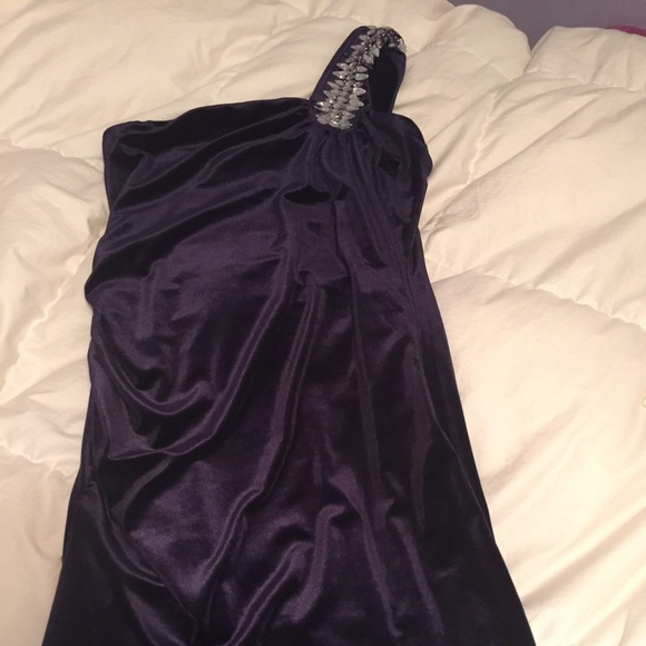 Urban Behavior one shoulder dress - Picture 3 of 4