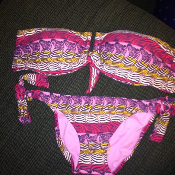 Dunnas Bikini - Picture 1 of 3