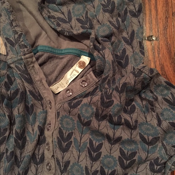 Fossil pullover hoodie.
