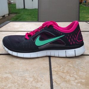Size 9.5 nike free run 3 tennis shoes