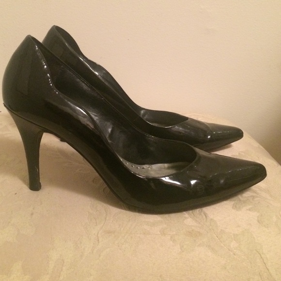 Gianni Bini pointed toe pump