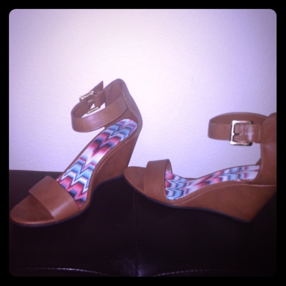 Size 6 1/2 America Eagle wedge sandals