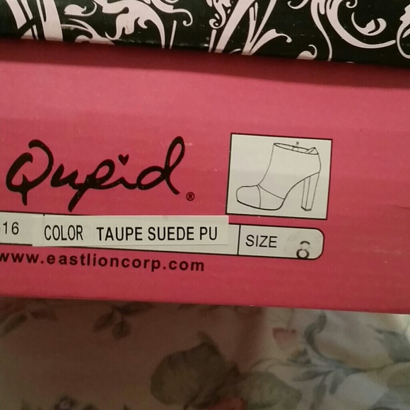 Shoes - Picture 4 of 4