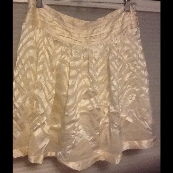 BCBGMAXAZRIA WOVEN SILK SKIRT WITH BUTTON CLOSURE