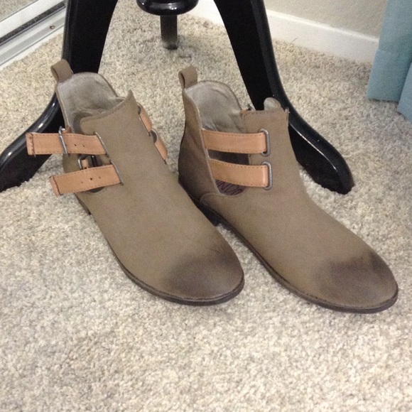 London Rebel Shoes - Brown Buckle Boots